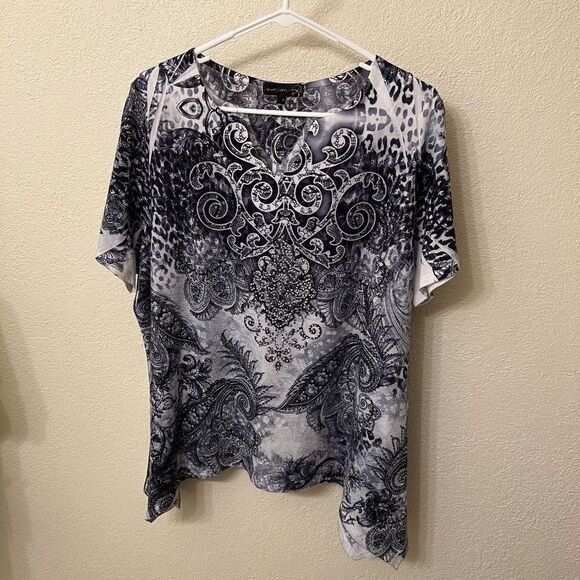 7 Wonders Graphic Short Sleeve Top 3X - Picture 1 of 5